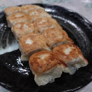 焼餃子(べんり屋 玉玲瓏 （ベンリヤ イウリンロン）)