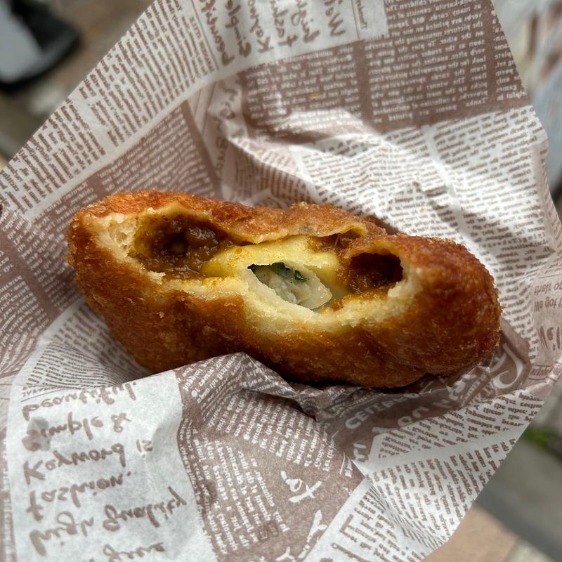 餃子カレーパン(音更ぎょうざの宝永 戸越銀座店)