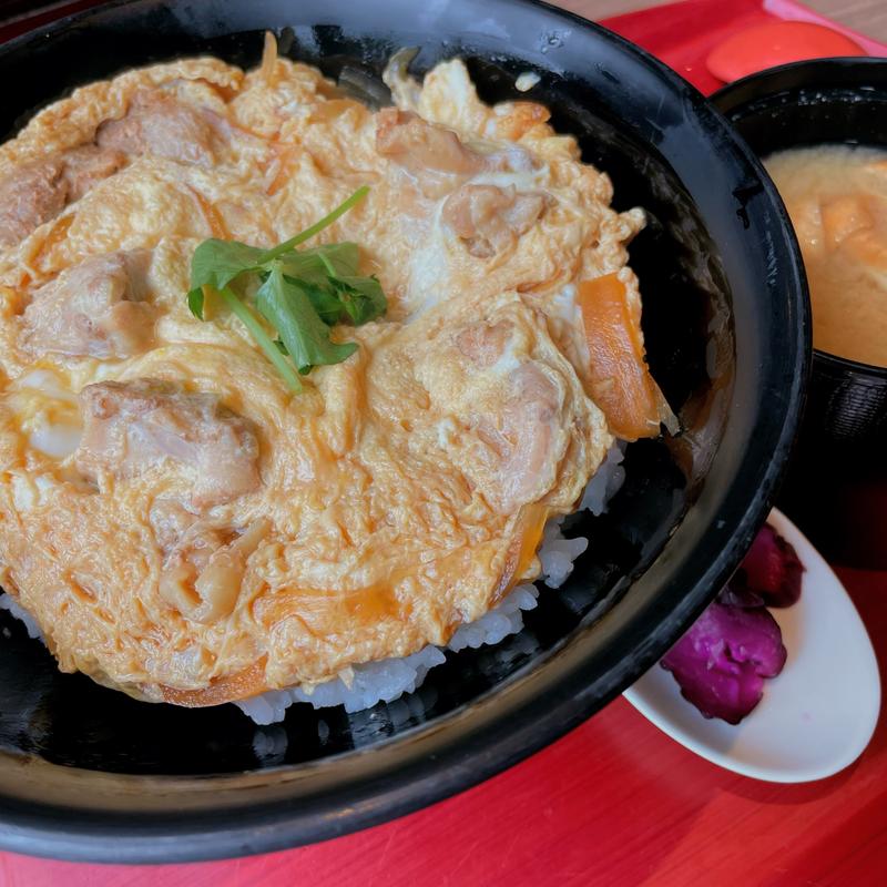 鶏肉のふわとろ親子丼(Live Kitchen 美楽亭)