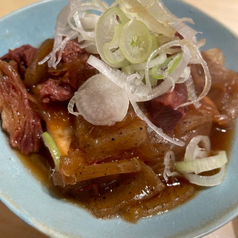 すじ　煮込み(酒場 こころの)