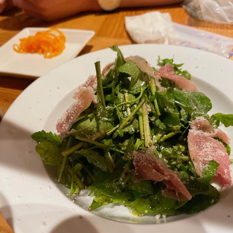 ルッコラと生ハムのサラダ(立ち呑みwine Maru-shu（ワイン マルシュ）2)