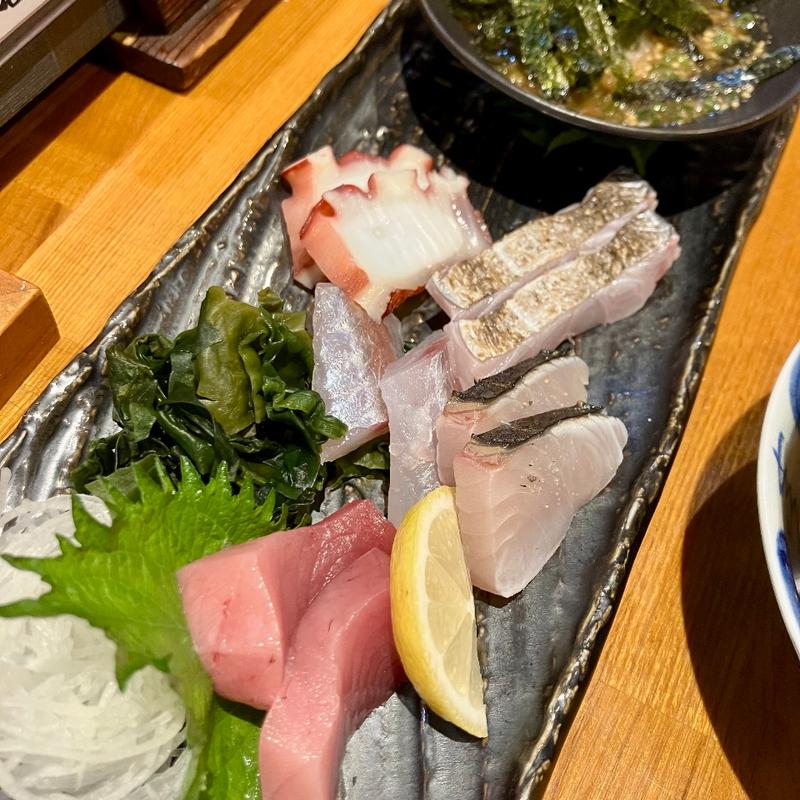 刺身の盛り合わせ（1〜2人前）(山や （ヤマヤ）)