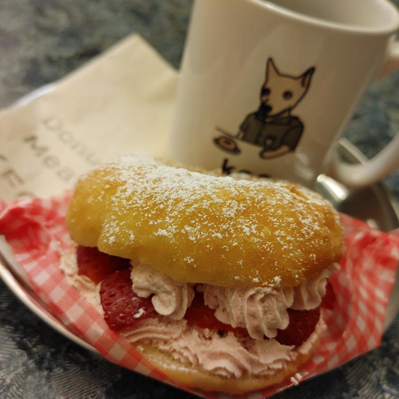 ストロベリークリームドーナッツ(KEOkeo.)