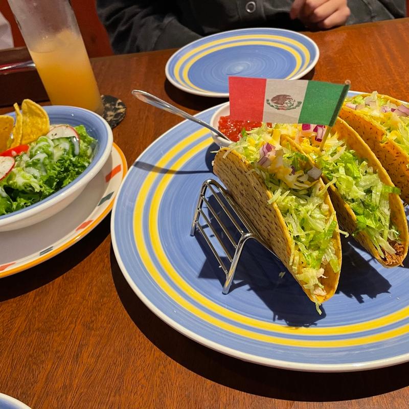 タコス（クリスピー）(チリ・ダイニング)
