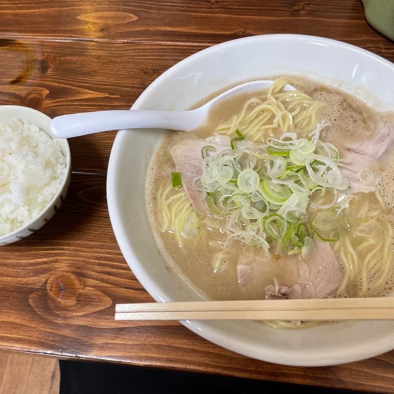 大盛りラーメン(麺屋ぷいぷい)
