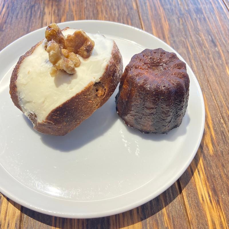 カヌレ(パンとエスプレッソと花束を)