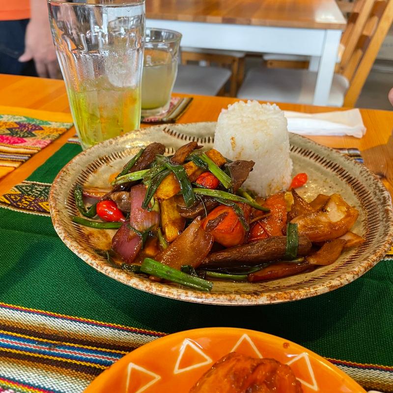 ロモサルタード(ペルー飯店 さとのぶカフェ)