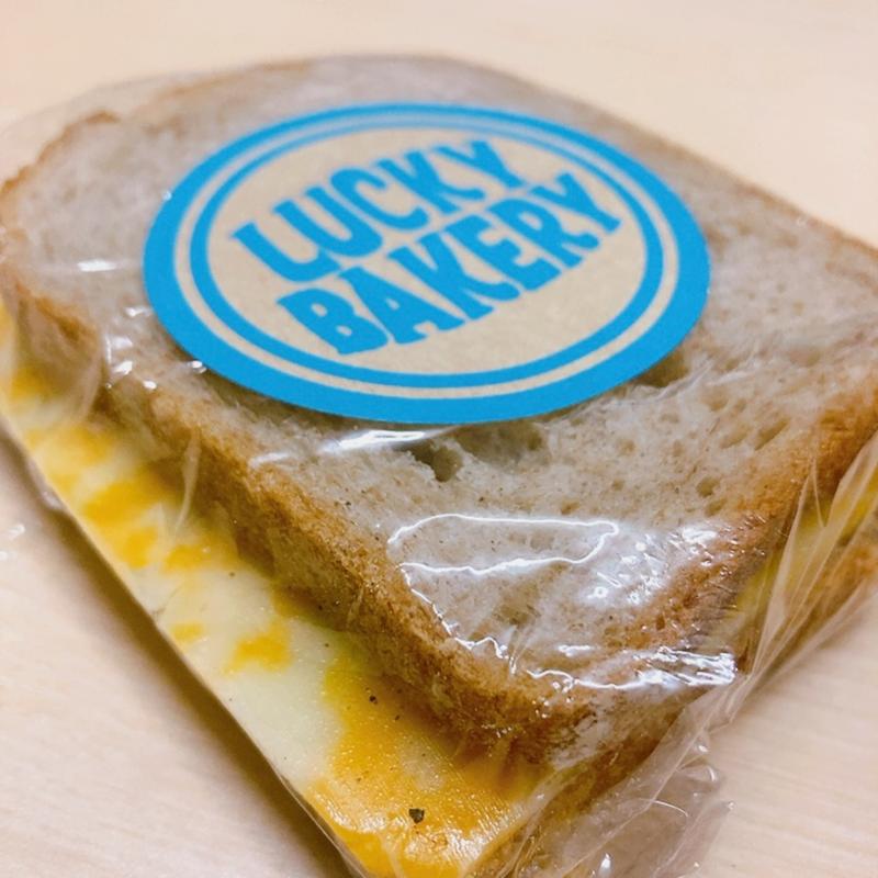 ライ麦サンドハバティチーズ(LUCKY BAKERY)