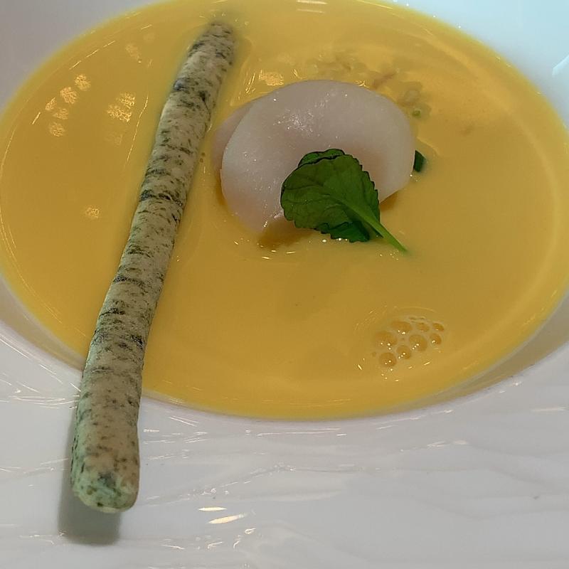 帆立貝のヴルーテ　サフランの香り(グランド キッチン)