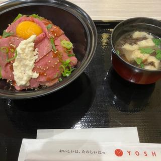 ローストビーフ丼(YOSHIMI KITCHEN(ヨシミ キッチン))