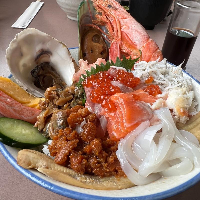 漁師丼(山安水産 パールロード店 )