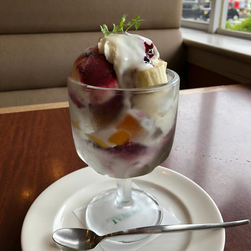 ヨーグルトジャーマニー(ロイヤルホスト若柴店)