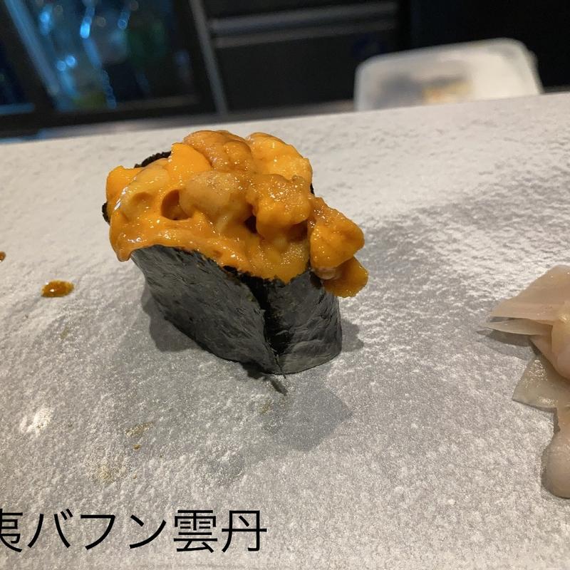 蝦夷バフンウニ(立喰い寿司 あきら 築地店)