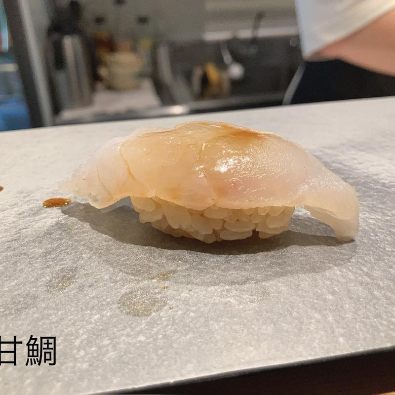 白甘鯛昆布〆(立喰い寿司 あきら 築地店)