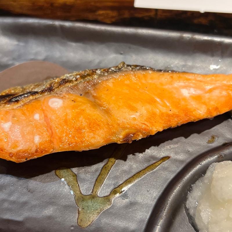 銀鮭塩焼き（ハーフ）(干物炭火焼 はじめ食堂 四ツ谷本店)