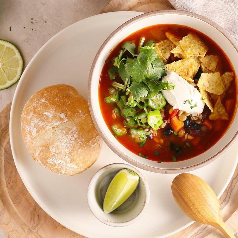 4種豆と野菜・穀物たっぷりの食べるトマトスープ(MARFA CAFÉ)