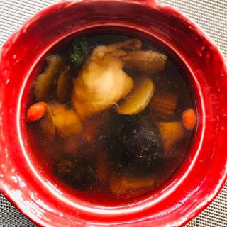 薬膳スープ(中国料理 杏仁香 （チュウゴクリョウリ アンニンシャン）)