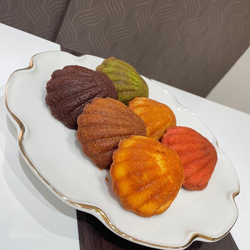 焼き立てマドレーヌ(焼きたてマドレーヌとクッキーのお店 Kazuma Kaneishi)