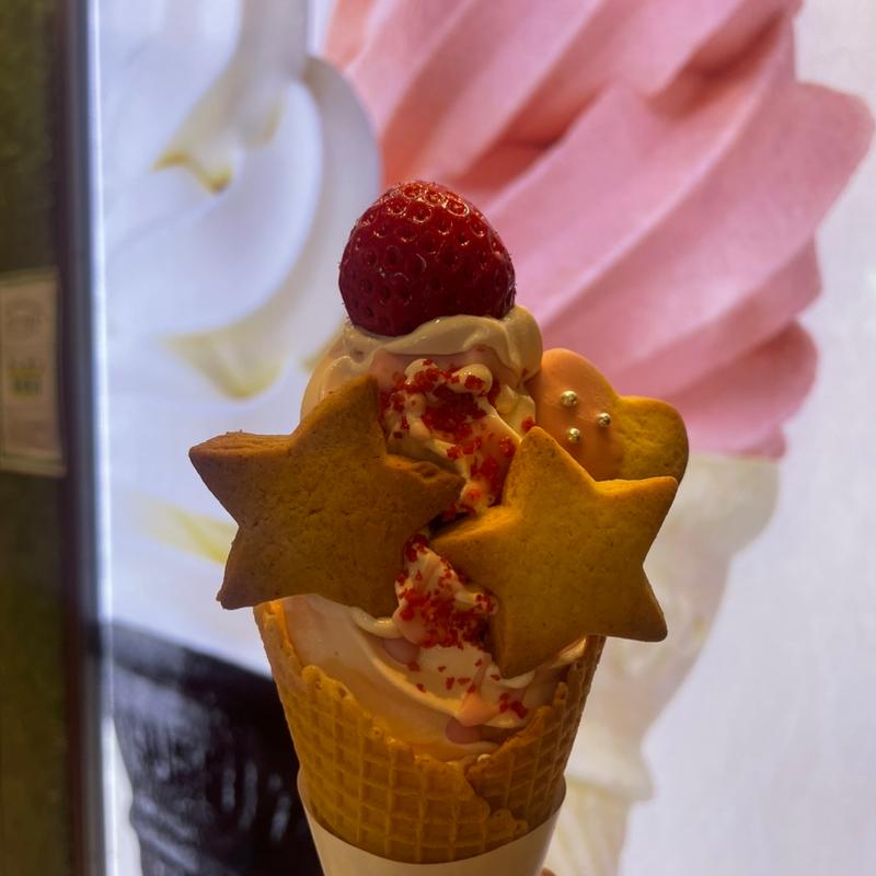 ストロベリーソフトクリーム(東毛酪農６３℃)