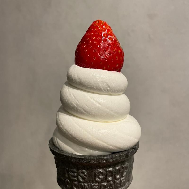 いちごショートソフト(MIYASHITA CAFE +softcream)