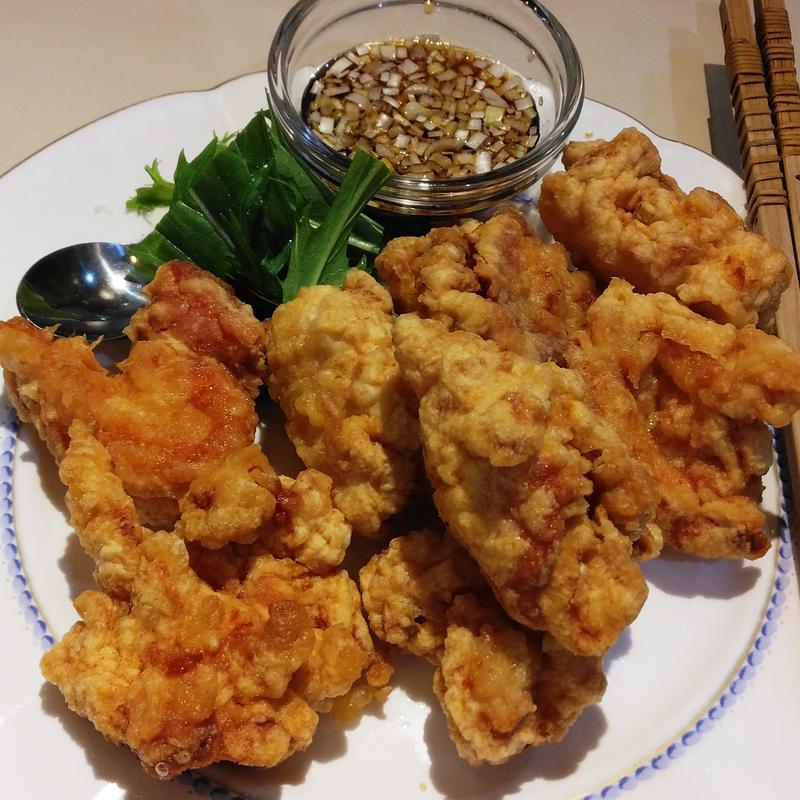 軟炸鶏塊 (鶏肉の唐揚げ特製香味ソース添え)(酔八仙)