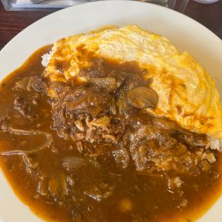 牛すじカレーブラウンソースオムチーズのせ(ブラウニー)