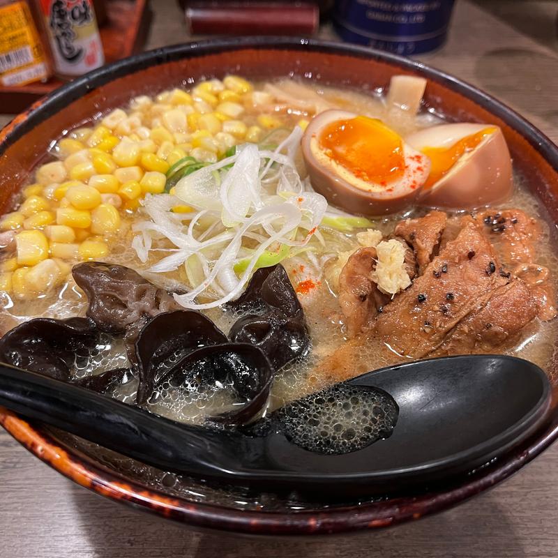 ・炙り豚盛りとろーり味玉入りらーめん(札幌みその 札幌らーめん共和国店 )