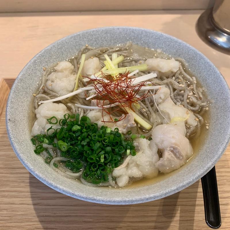 国産和牛もつと黄ニラそば(和風出汁そばスタンド あぼす -ABOS-)