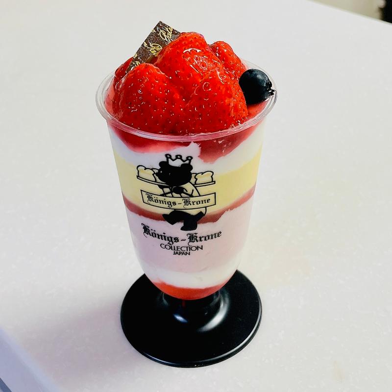 いちごパフェ(ケーニヒスクローネ 東武池袋店)
