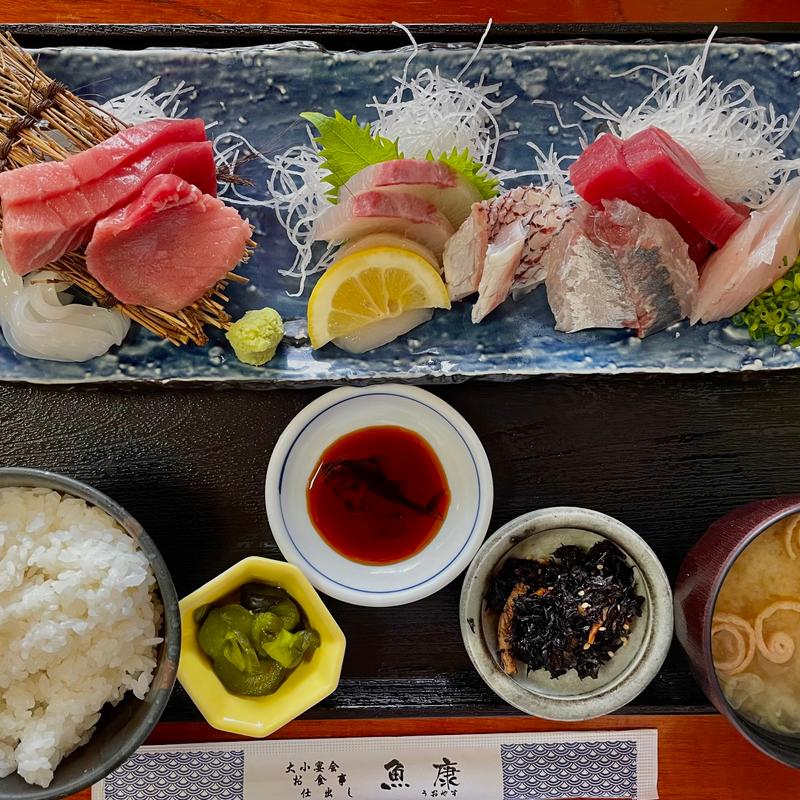 おまかせ刺身盛り定食(魚康 （うおやす）)