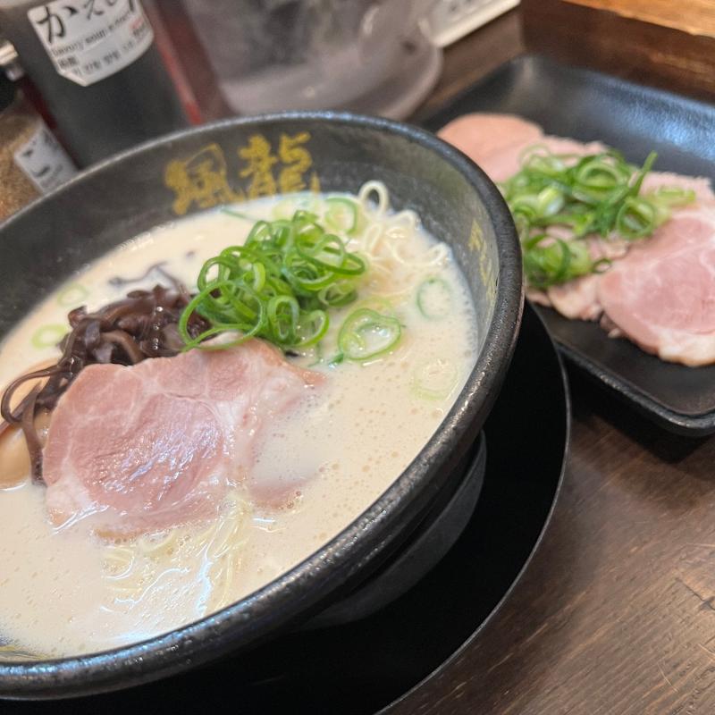 (とんこつラーメン 博多風龍 上野店)
