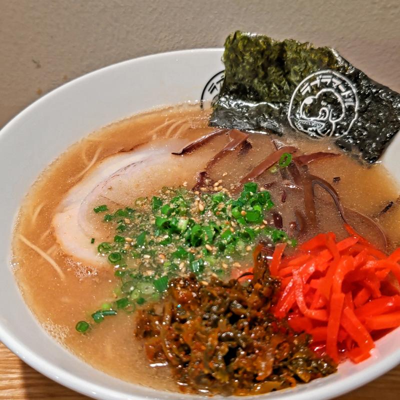 博多とんこつラーメン(ラブラヌードル)