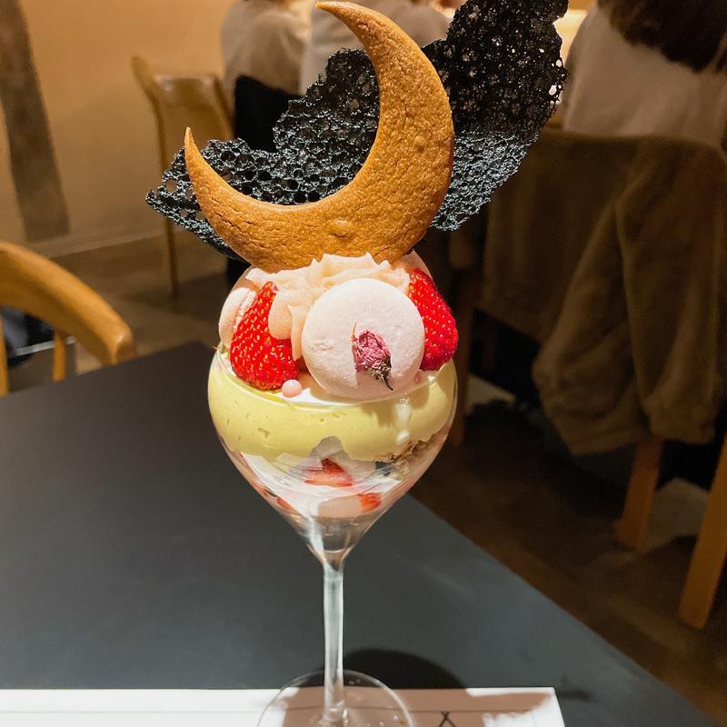 春告げる夜桜の上月一つ(夜パフェ専門店ななかま堂)