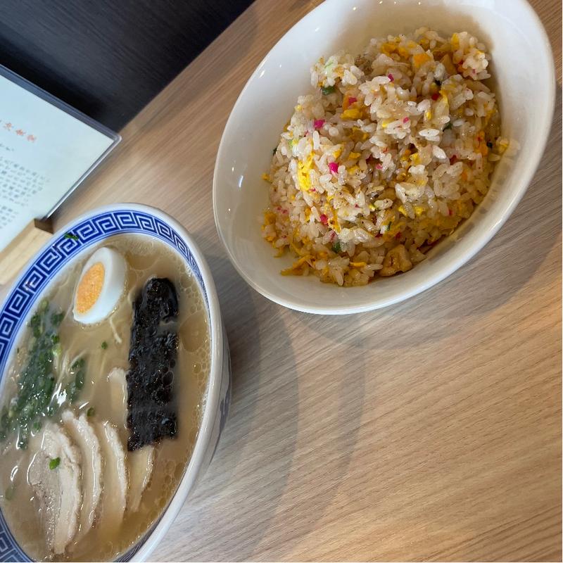 ラーメン　平日半チャーハン(久留米豚骨ラーメン 三代目 沖食堂)