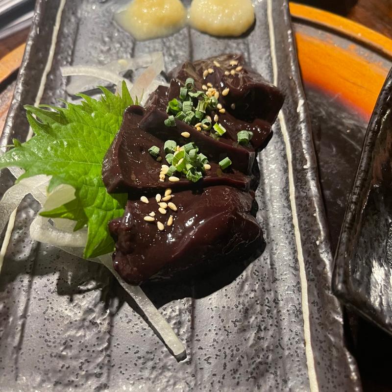 馬のレバ刺し(串屋 呑鳥 曲師町店)