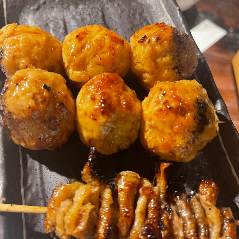 つくね＋皮串(串屋 呑鳥 曲師町店)