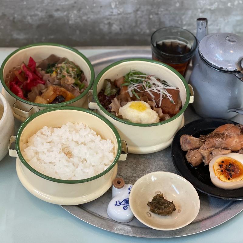 ホーロー三段弁当(京都一保堂さんのほうじ茶付き)(山ノ食堂)