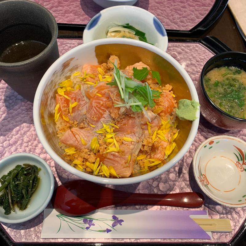 銀鮭あぶり丼(志のや )