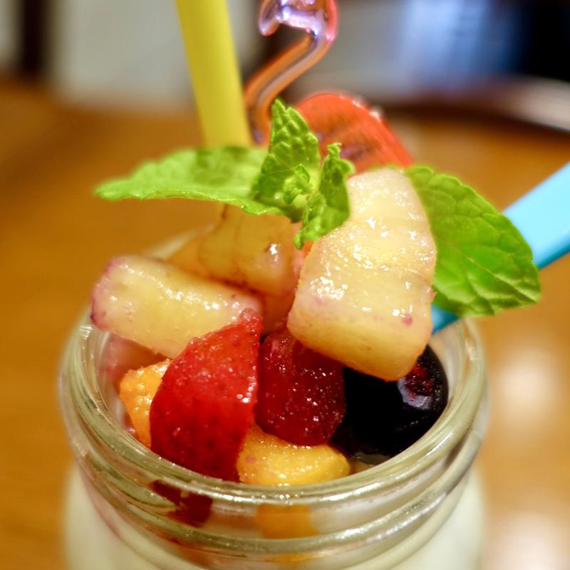 春のミックスジュース　ラッシー(ジパングカリーカフェ 和風カレー ヒゲ ボウズ)