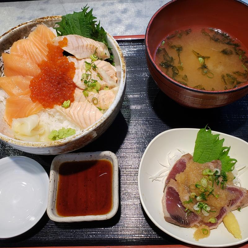 サーモン三昧丼(まぐろ亭)
