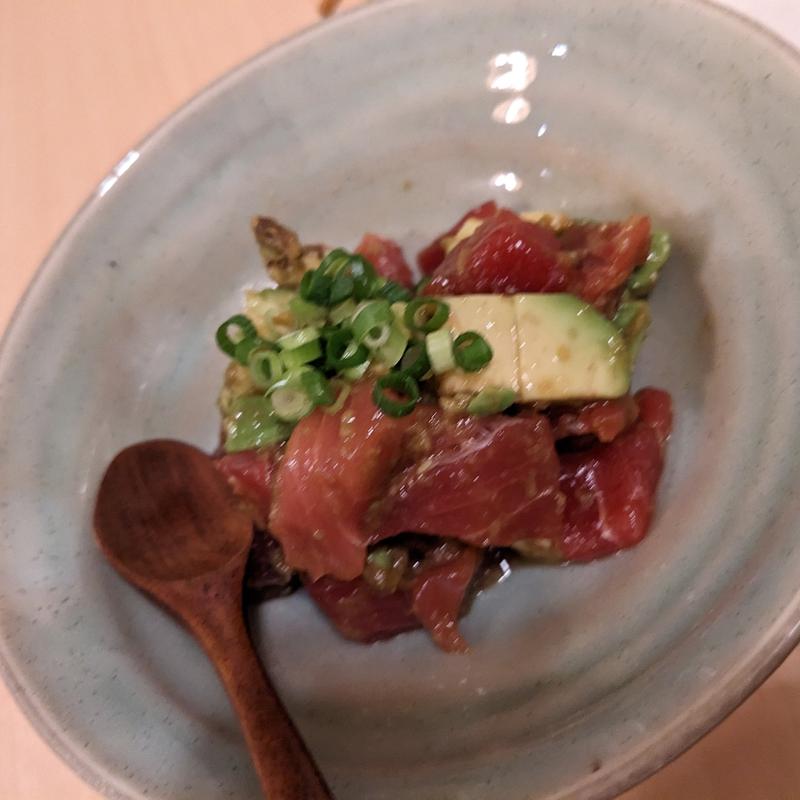まぐろとアボガドのわさび醤油和え(さか田)