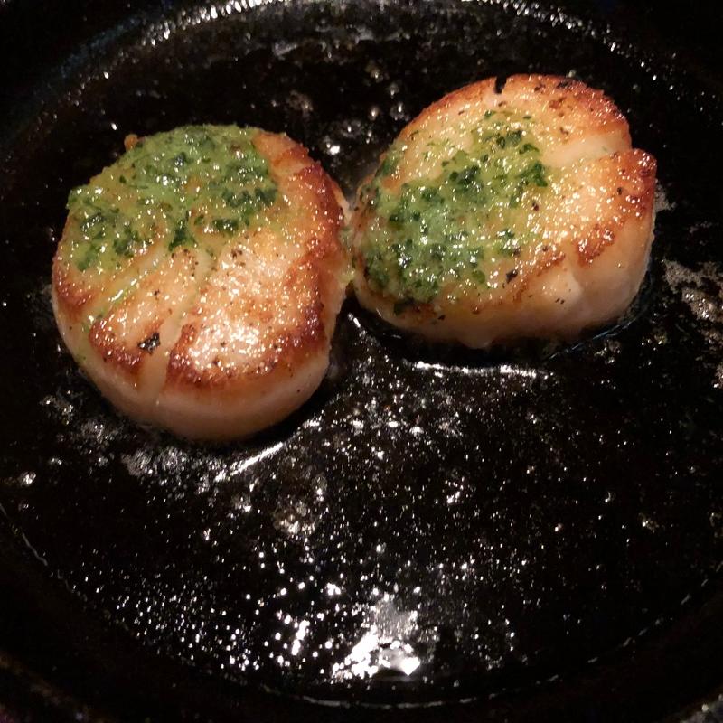 北海道産帆立貝のロースト ハーブバター(ステーキハウス オークドア)