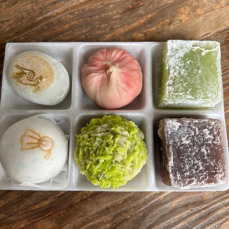 和菓子(萬御菓子誂処 樫舎 （よろずおんかしあつらえどころ かしや）)