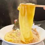 雲呑背脂煮干しラーメン(逢坂製麺（おうち麺TV.のラーメン屋さん）)