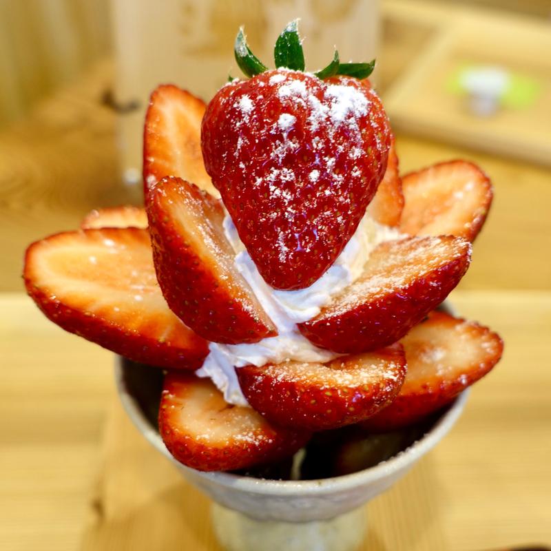 〈期間限定〉岡田農園のいちごパフェ(どっぐカフェ　らくの木)