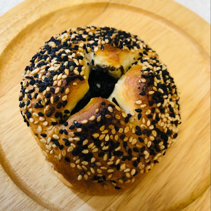 黒ごまあんぱん(ブーランジェリー・ユイ ライフタウン店)