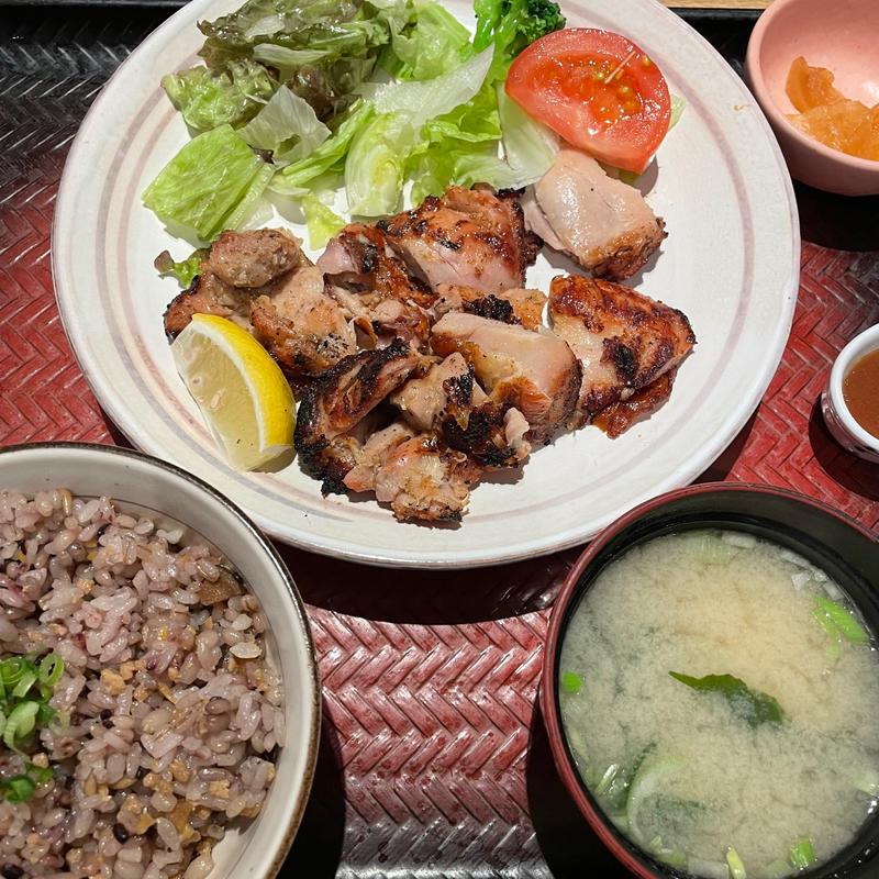 もろみチキンの炭火焼きと鶏ごぼう生姜ご飯(大戸屋 広島本通店 （おおとや）)