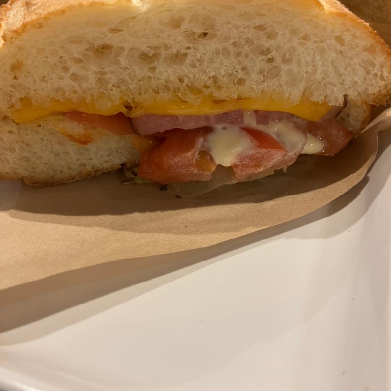 ホットサンドBLT（ベーコン、レタス、トマト）(サンマルクカフェ 札幌ル・トロワ店)