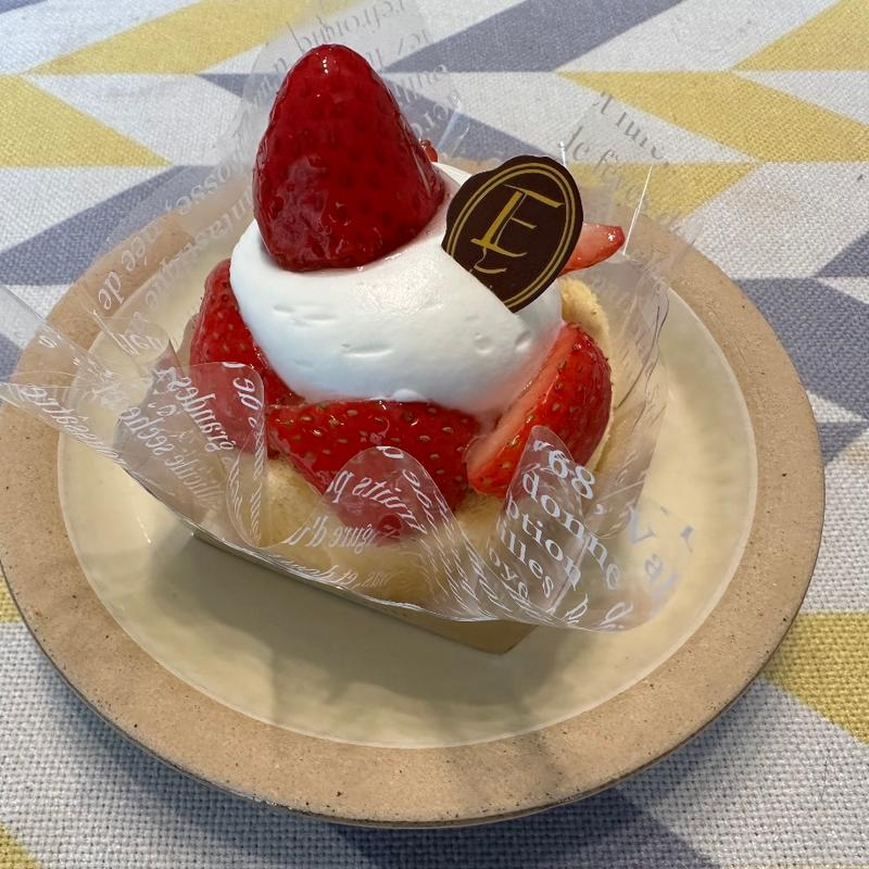 苺一笑(パティシエ エイジ ニッタ)