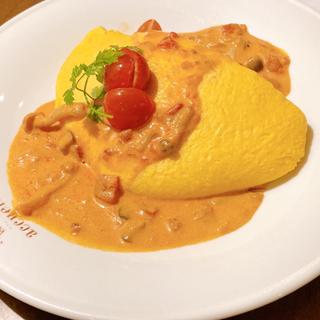 キノコとトマトクリームのオムライス(カフェ アクイーユ 恵比寿)